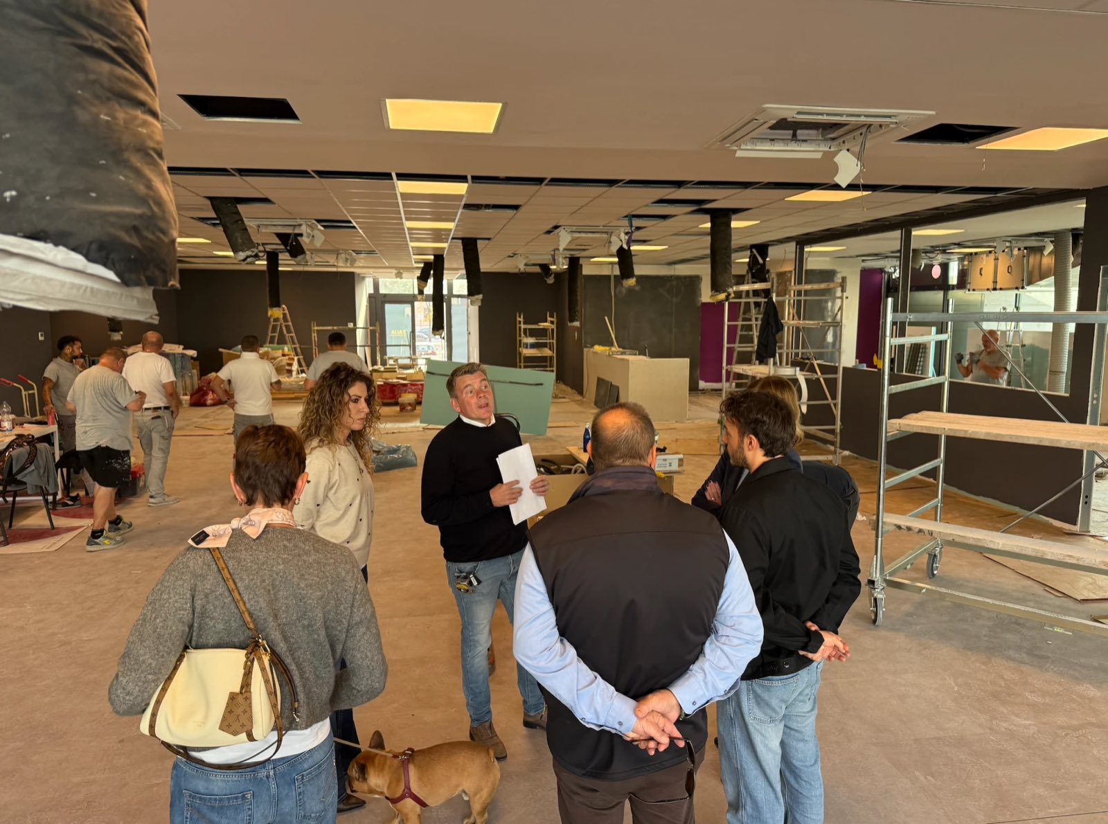 Il geometra Gian Antonio Muserle spiega il progetto in cantiere